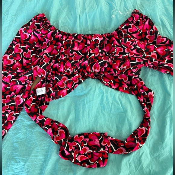 Madden NYC: LS Ruched Top w/ Tie Back - Picture 8 of 11